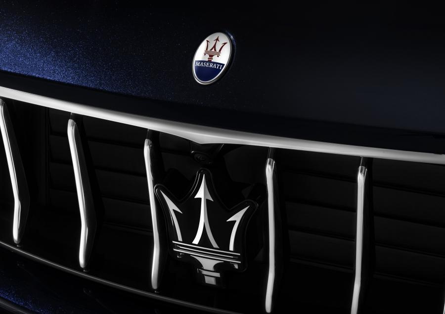 Логотип Maserati Levante S Q4 GranLusso 2018 года  (фото 58 из 66)